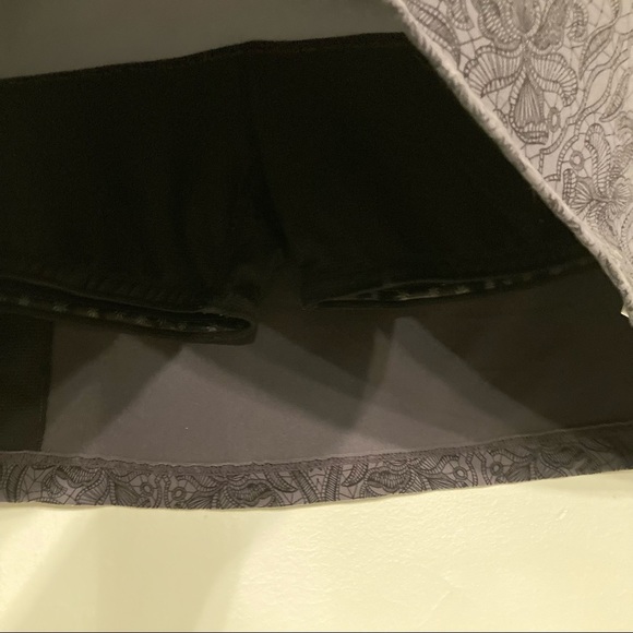 ATHLETA EVERYDAY SKORT SIZE SMALL GRAY/BLACK COLOR - Picture 3 of 12